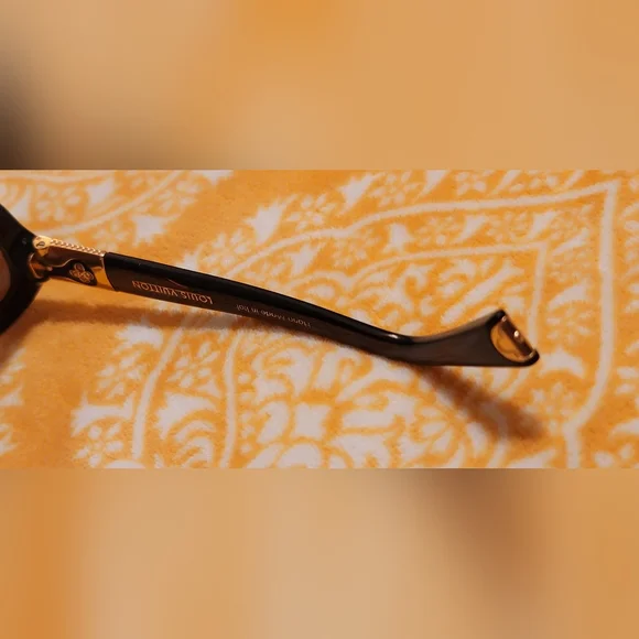 Authentic LOUIS VUITTON Brown Glitter Frame Heather Strass Sunglasses, Tortoise - Picture 10 of 16